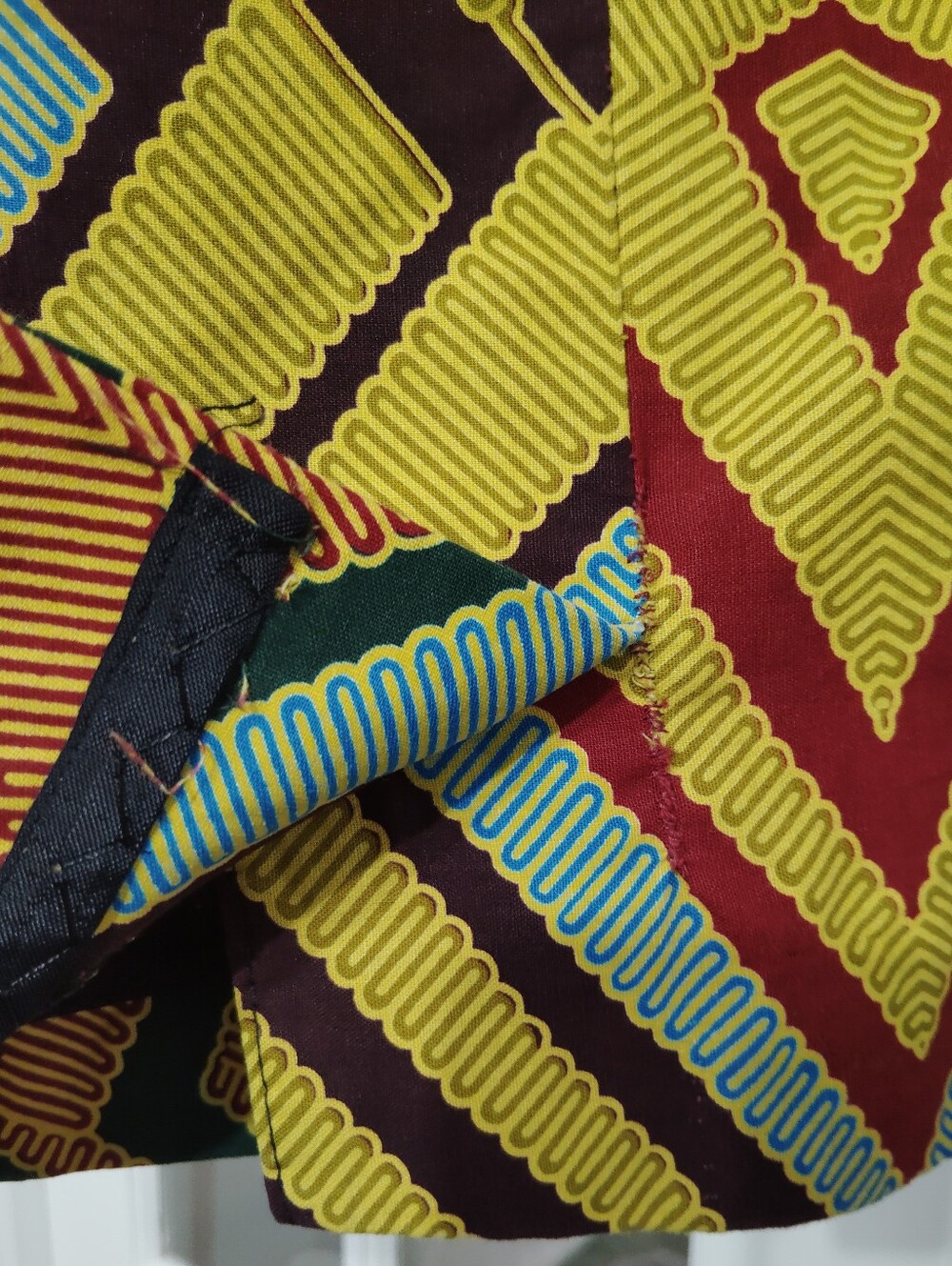 Geometric Diamond-Print Midi Skirt in Yellow and Green - Picture 3 of 4